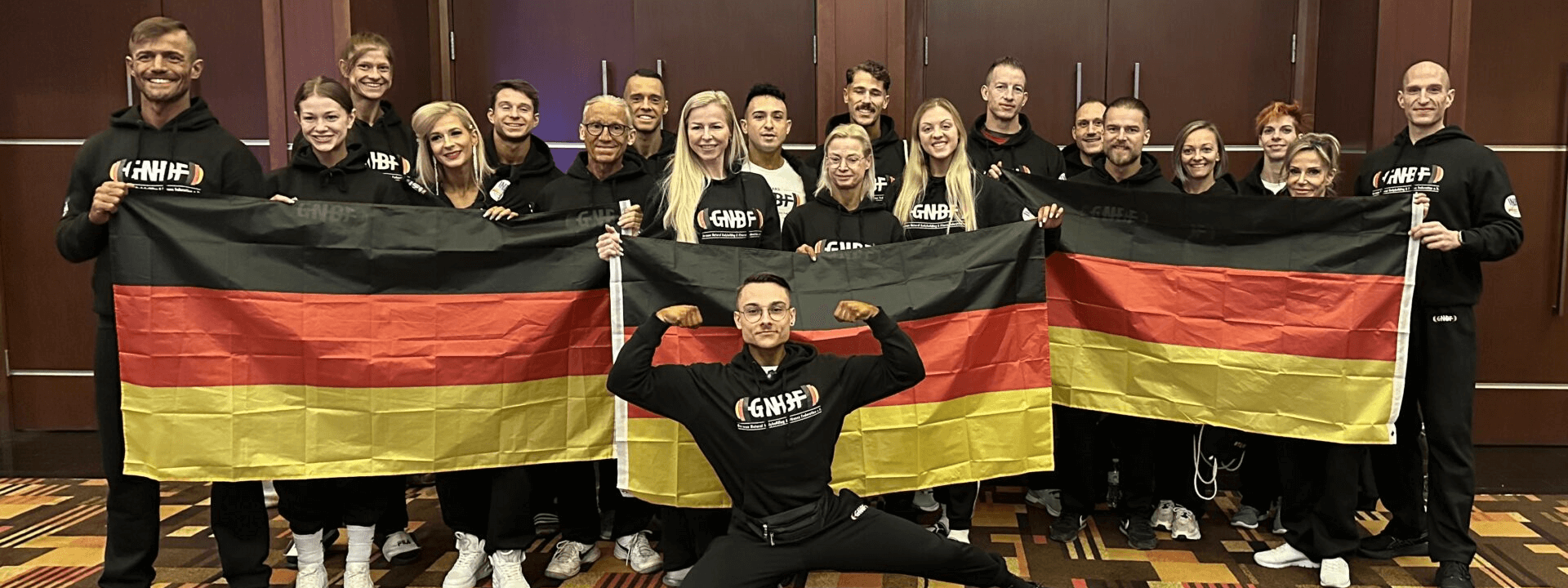 GNBF-Team mit 3 Deutschland-Fahnen